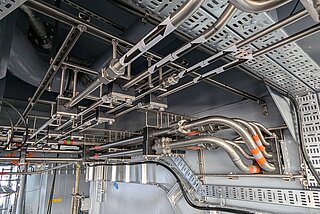 Hydraulic pipework for a hydraulic steel structure system